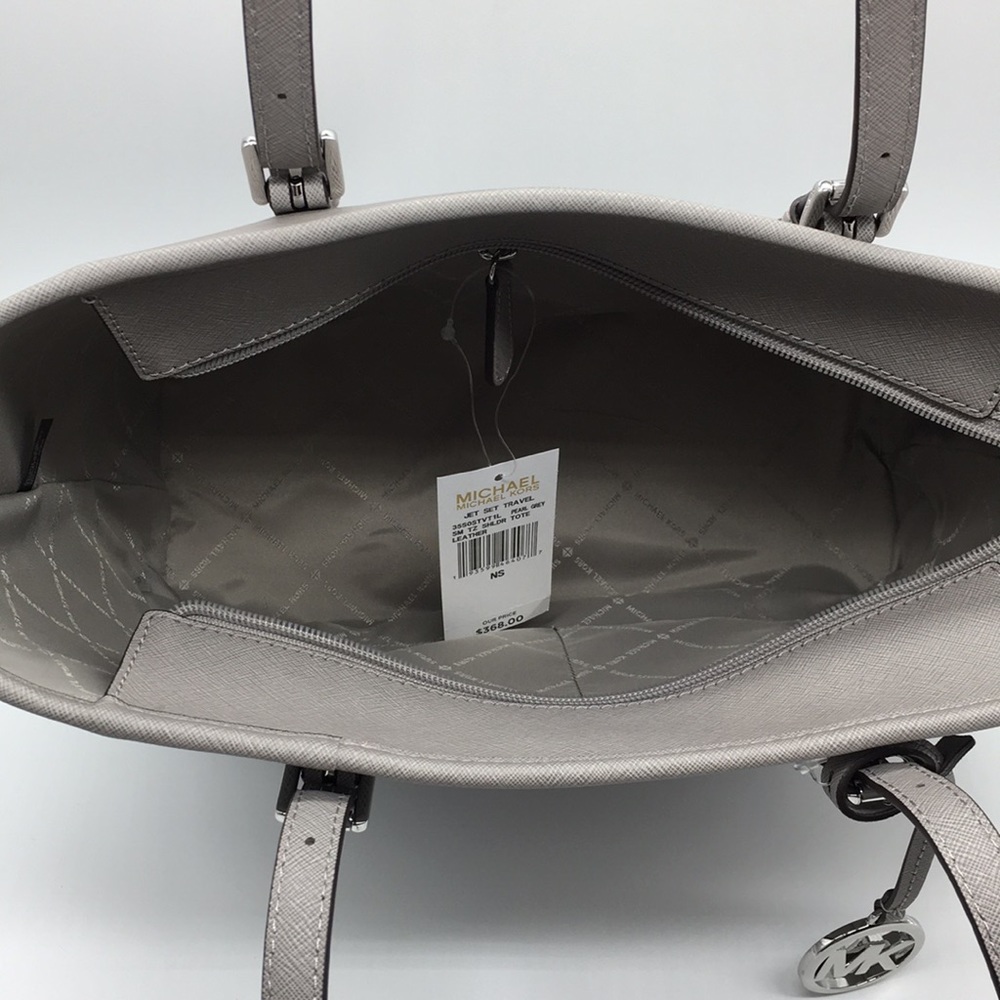 MICHAEL KORS SM TZ SHOULDER TOTE PEARL GREY - Picture 7 of 8